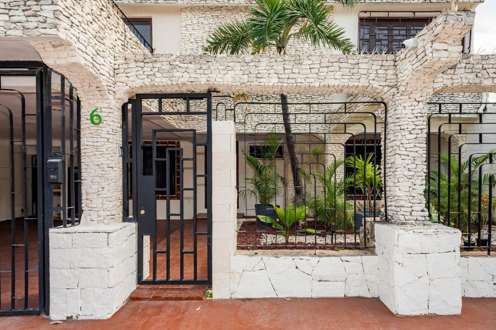 Vica Guest House Con Piscina En La Entrada De La Zona Hotelera Канкун Экстерьер фото
