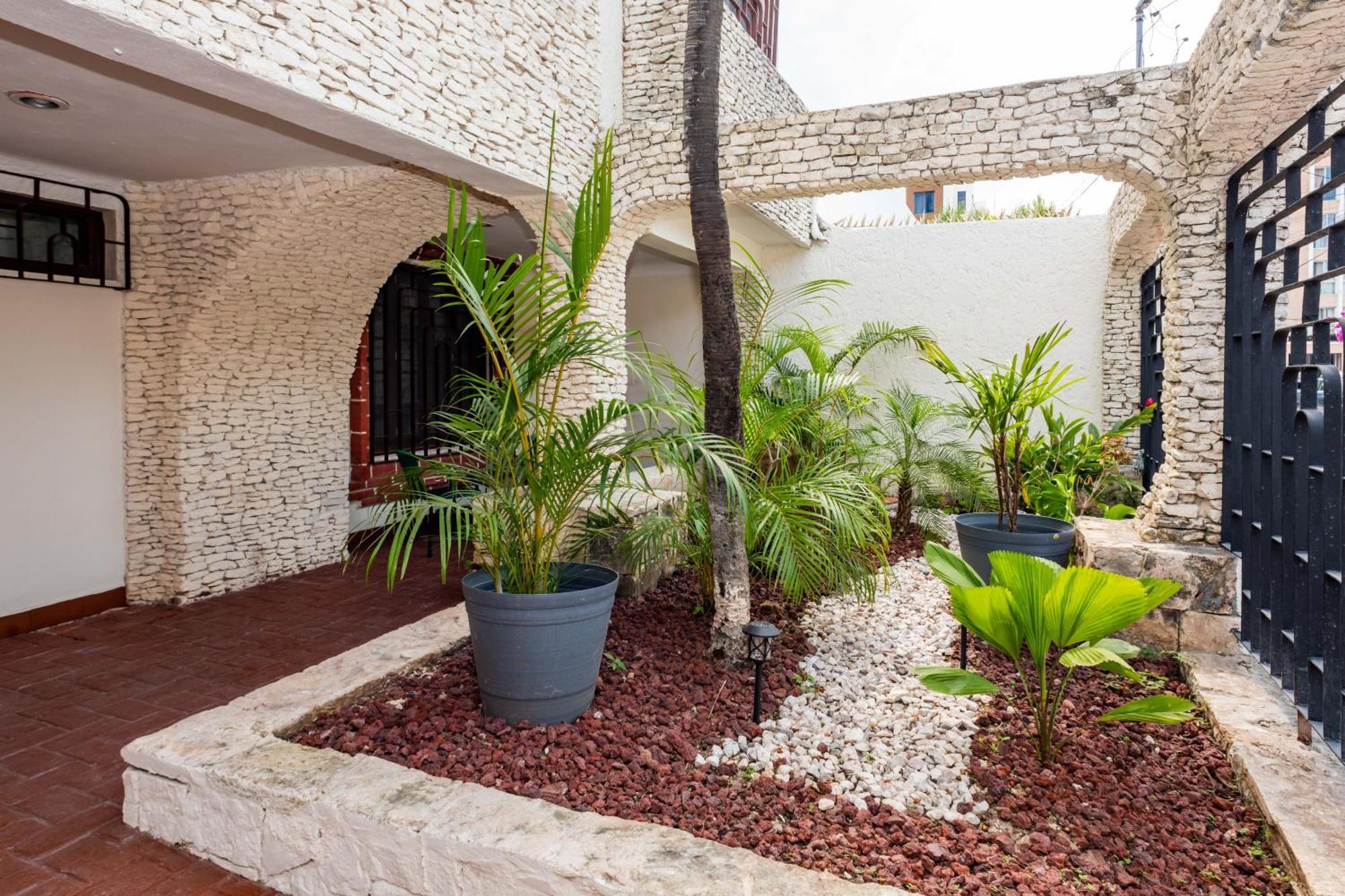 Vica Guest House Con Piscina En La Entrada De La Zona Hotelera Канкун Экстерьер фото