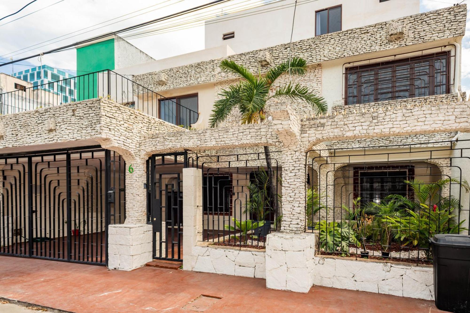 Vica Guest House Con Piscina En La Entrada De La Zona Hotelera Канкун Экстерьер фото